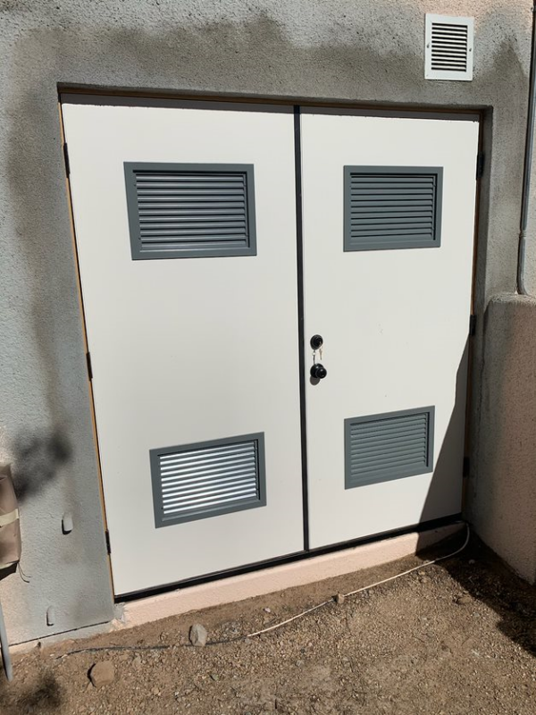 Mechanical Fiberglass Door w/Vent (Smooth) - Image 2